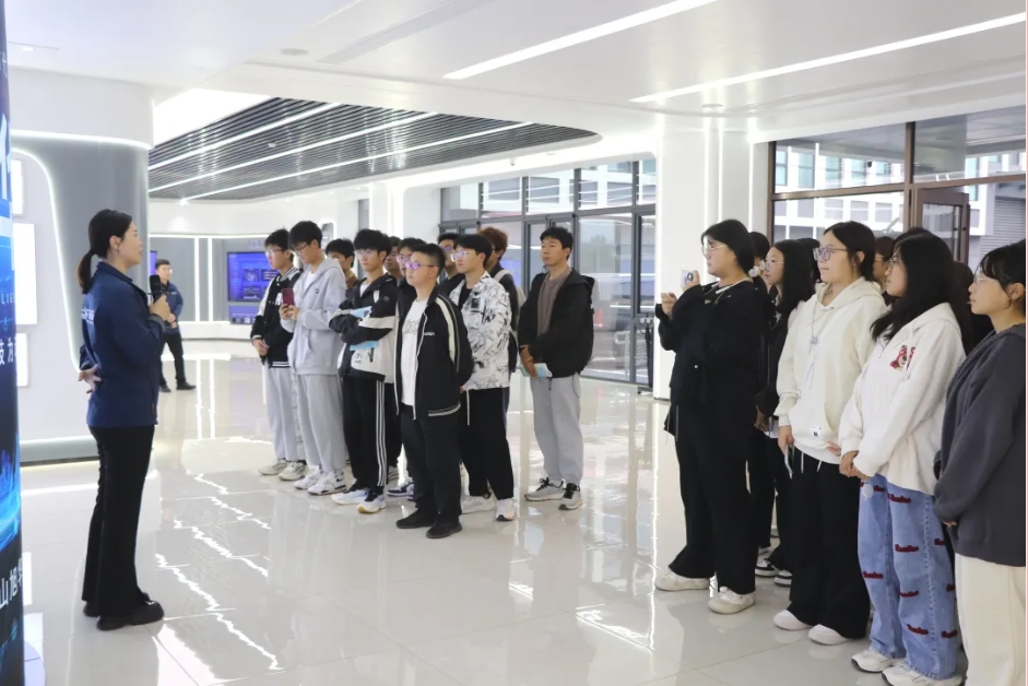 筑牢基础 展望未来 ▏唐山学院会计学院学生到K8凯发智慧智能参观学习